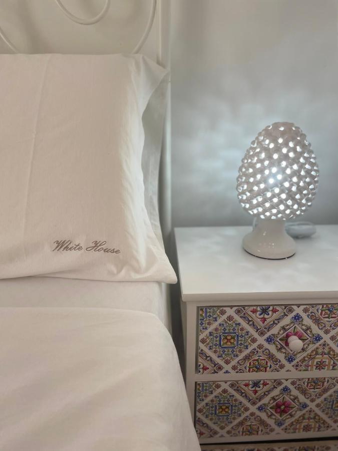 Salentina White House Panzió Lecce Kültér fotó